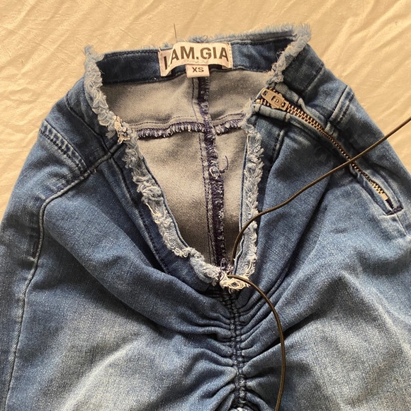 I Am Gia V-Line Jeans - Picture 2 of 6